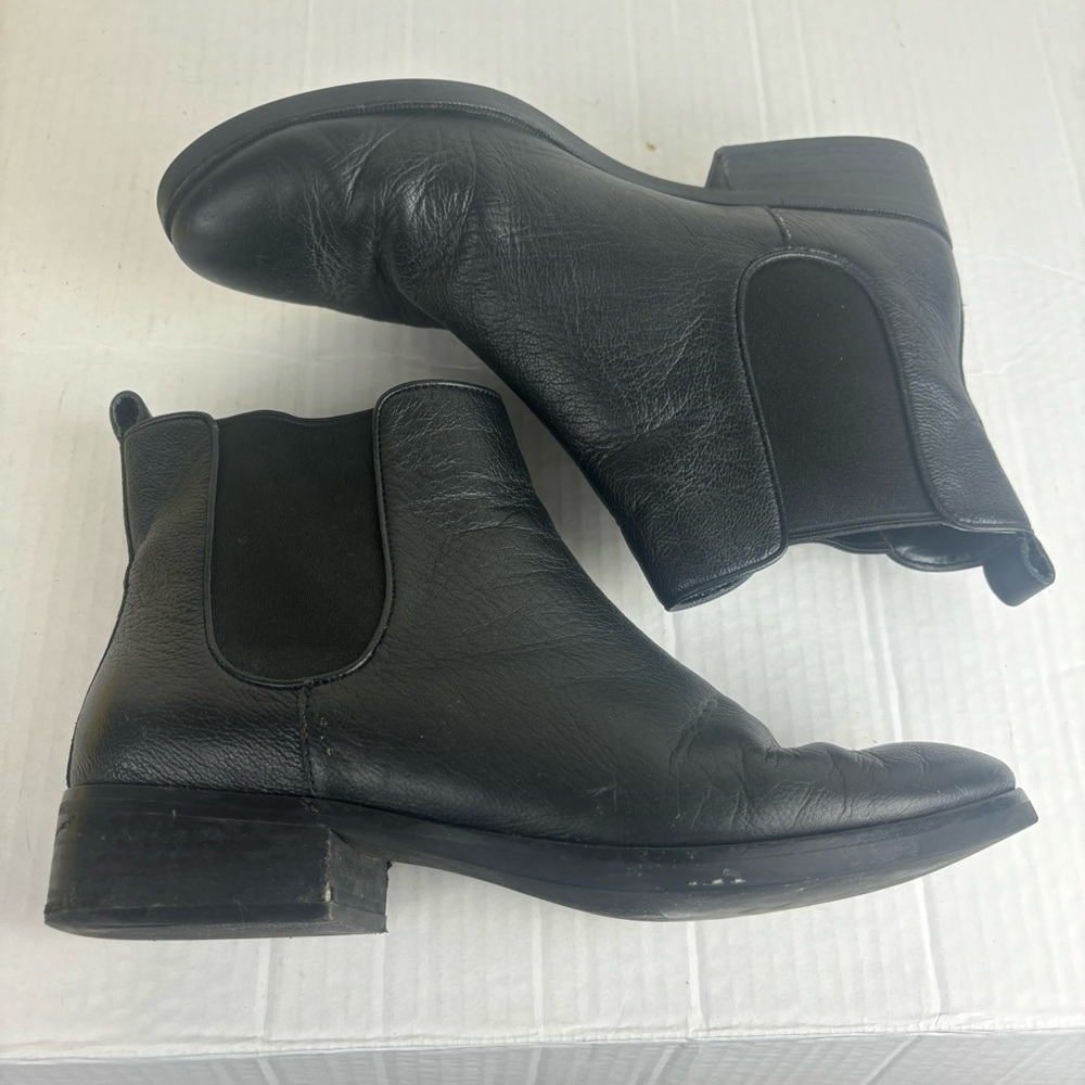 Cole Haan black leather ankle-high boots-woman’s 8